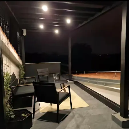 Dalani House * 로비니